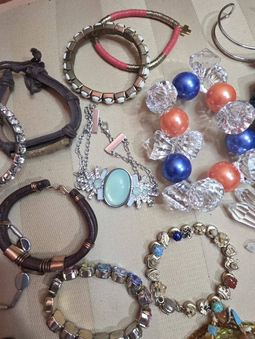 RESELLERS!!! LOT OF 27 BRACELETS KEEP OR RESELL - Picture 3 of 10